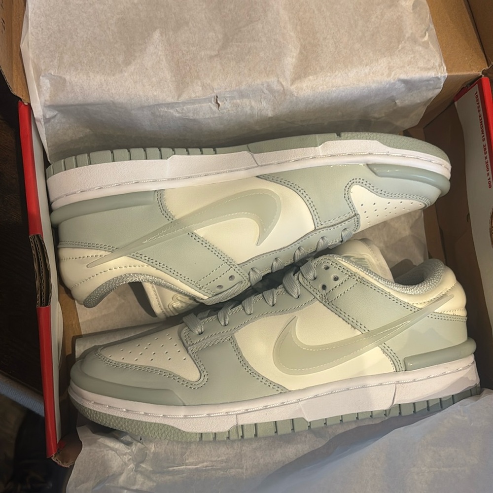 Nike Dunk Low Light Silver Women’s Size 8